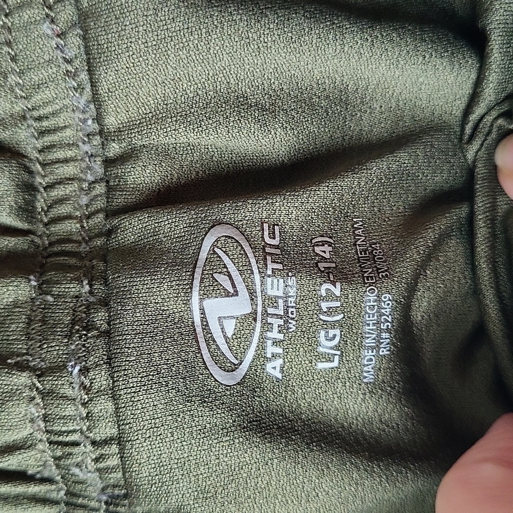Athletic Works Women’s Green Athletic Shorts with 2 side pockets Size L (12-14) - Picture 3 of 8